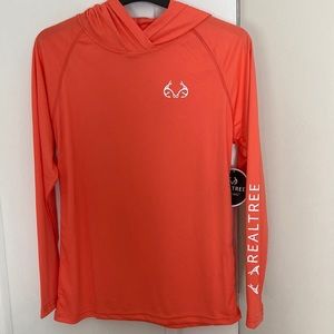 NWT Realtree Fishing Performance Hooded shirt. Size M